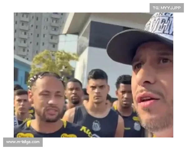 内马尔晒健身房训练照积极备战复出状态回升引球迷热议