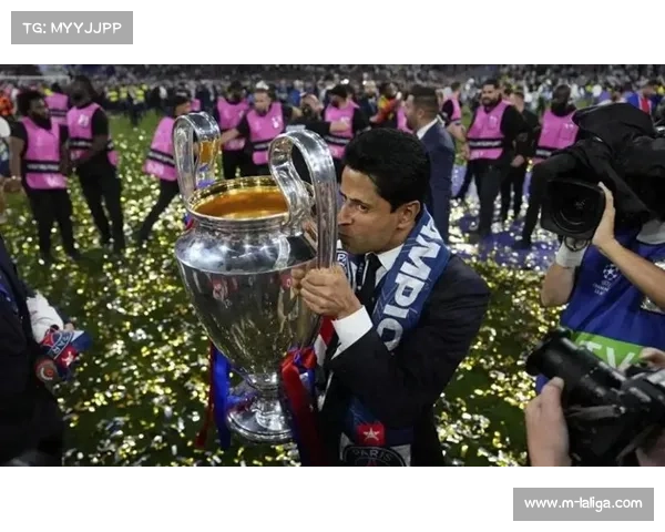 球迷烟花事件引发安全担忧，意甲联盟考虑加强球场管理